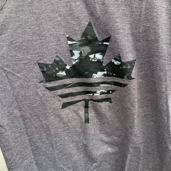 🤩 3 for $20 / Adidas Ultimate Grey Tank with Camo Maple Leaf - Picture 4 of 7